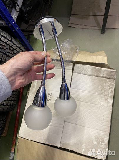 Люстра полоточная и светильник