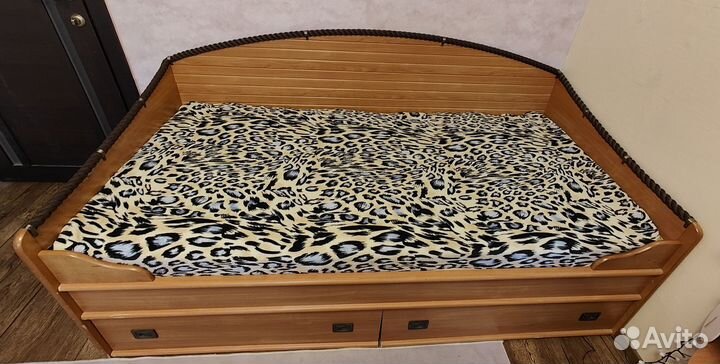 Кровать с матрасом