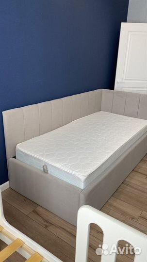 Кровать с мягкой спинкой детская