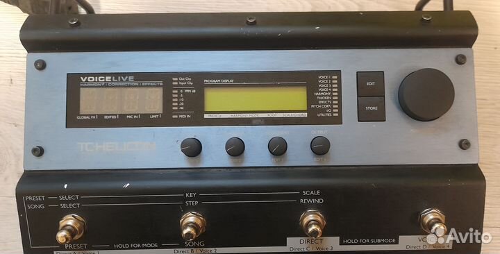 Вокальный процессор TC Helicon Voicelive