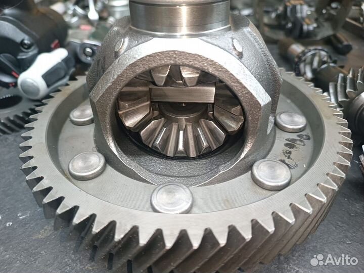 Не хватает ток 1 детали. Какой же. Ваших денег)