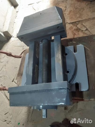 Тиски слесарные