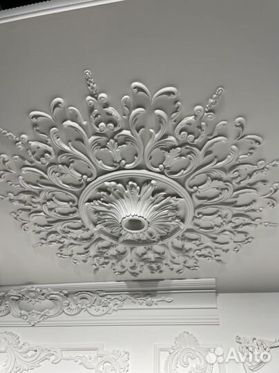 Розетка потолочная из гипса