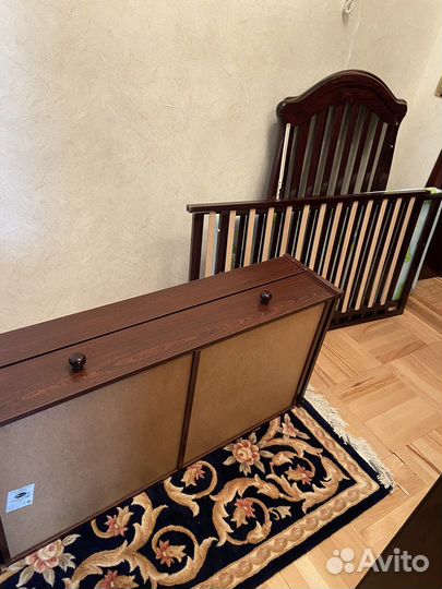 Детская кровать с маятником и матрасом