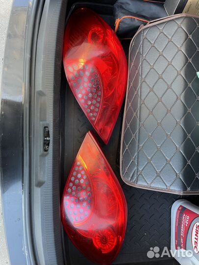 Фонарь задний правый Peugeot 207