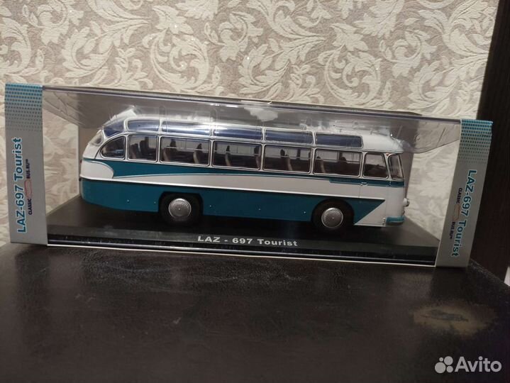 Лаз 697 Турист (1961-1963), бирюзово-белый