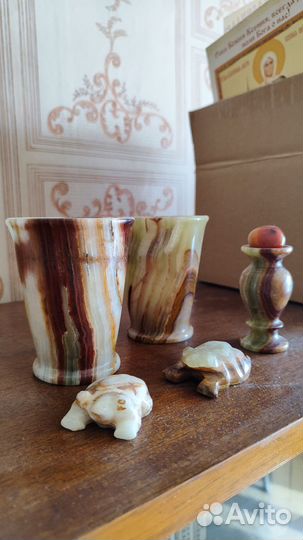 Предметы из оникса (стакан, лягушка)
