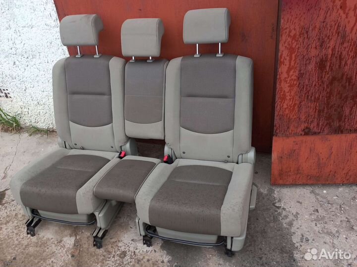 Mazda 5 (CR) 05-10 средний ряд сидений,подлокотник