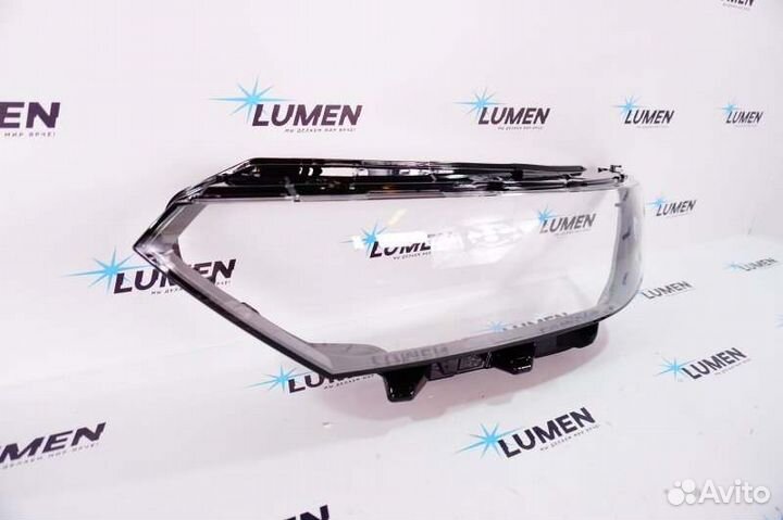 Стекло фары переднее левое Volkswagen Passat B8