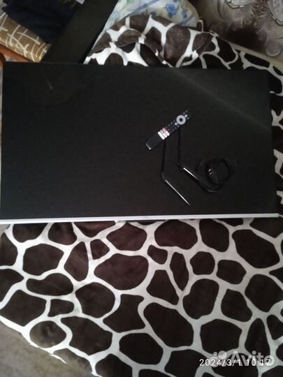 Продам телевизор на запчасти