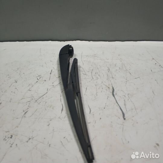 Дворник крышки багажника Toyota RAV4 XA30