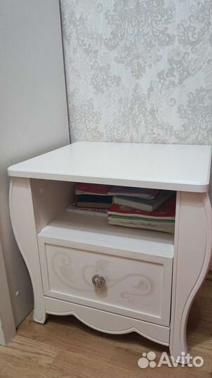 Тумба прикроватная