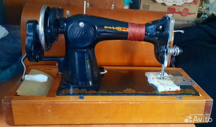 Швейная машина 