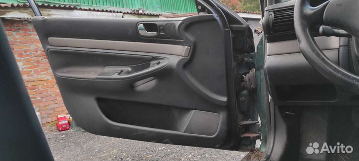 Audi A4 2.4 МТ, 1998, битый, 238 000 км