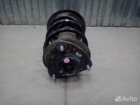 Toyota Camry 70 стойка амортизатора передняя права