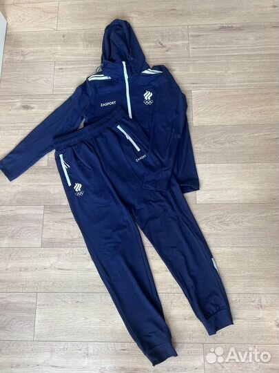 Спортивный костюм женский