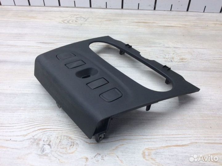 Накладка (кузов внутри) Renault Logan K7MA812 1