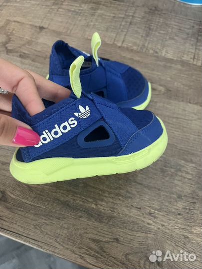 Сандалии adidas 22