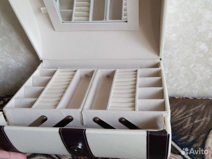 Шкатулка для ювелирных украшений