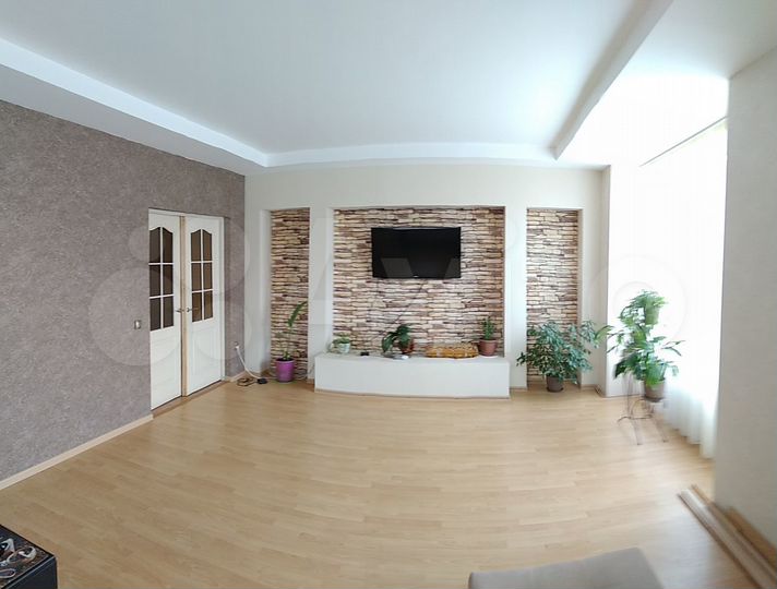 Дом 301 м² на участке 13 сот.