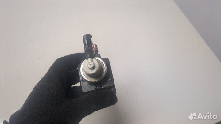 Клапан воздушный Nissan Navara, 2005