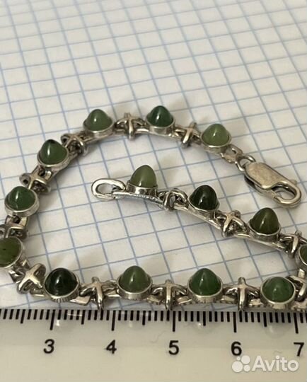 Серебряный браслет с нефритом