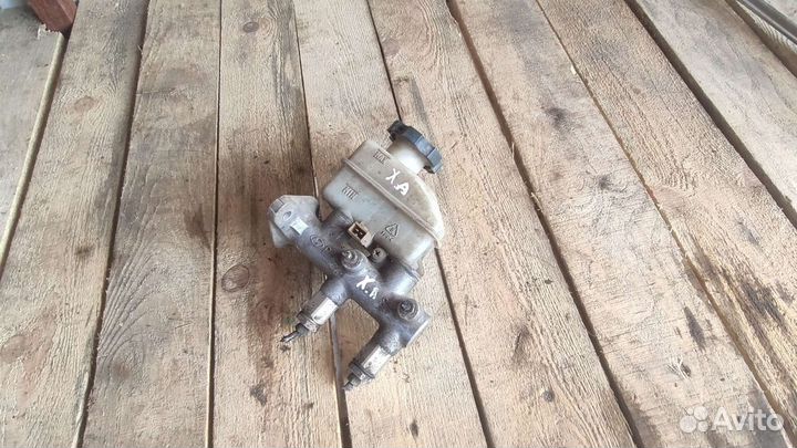 Главный тормозной цилиндр Hyundai Elantra 3 XD