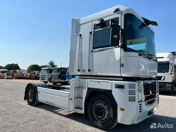 Pазбираем грузовик Renault Magnum III 2001-2008