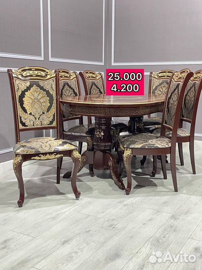 Стол со стульями