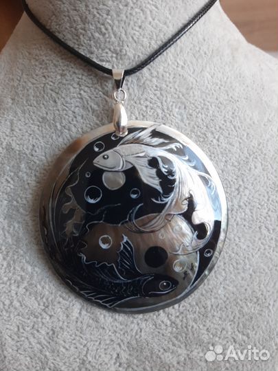 Кулон перламутровый 