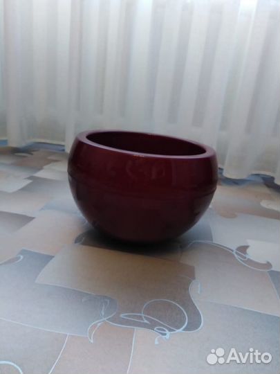 Большой цветочный горшок