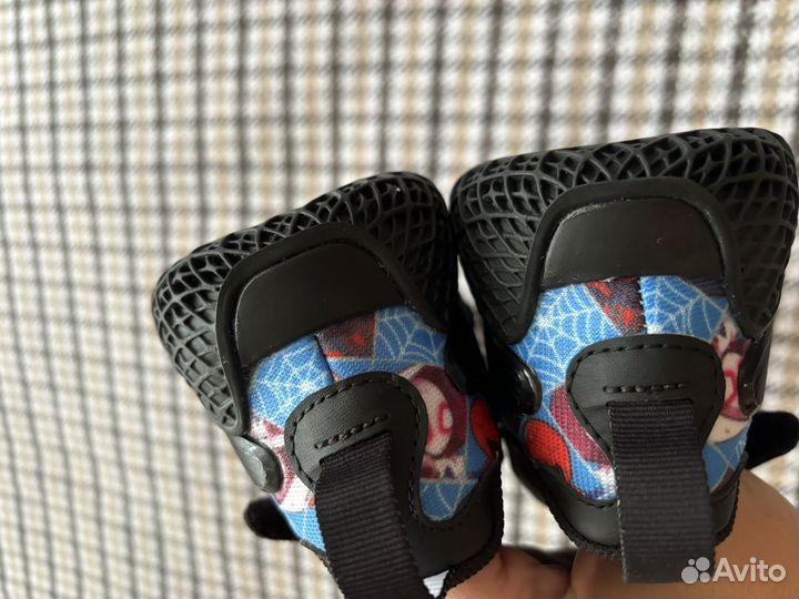 Кроссовки adidas marvel