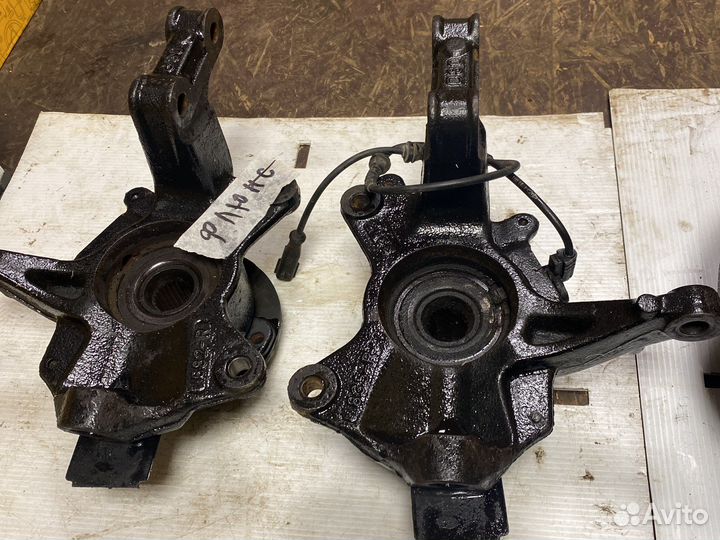 Поворотный кулак передний Renault fluence