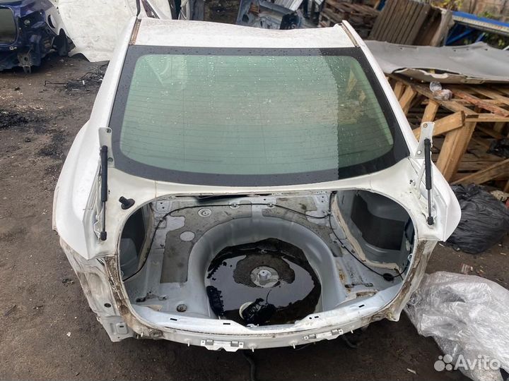 Задок Задняя часть четверть Mazda 3 BL седан