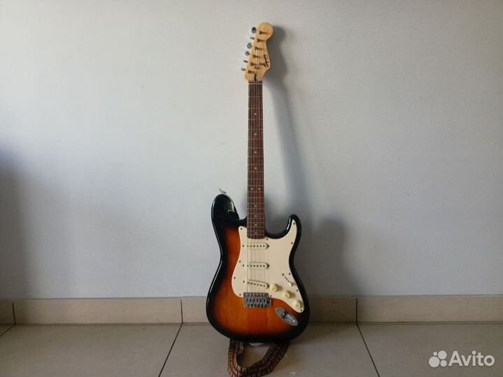 Электрогитара Fender Squier Bullet