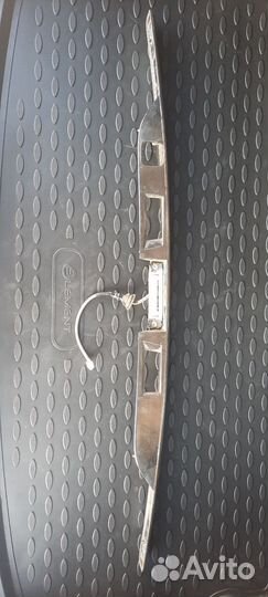 Молдинг задней двери тойота виш