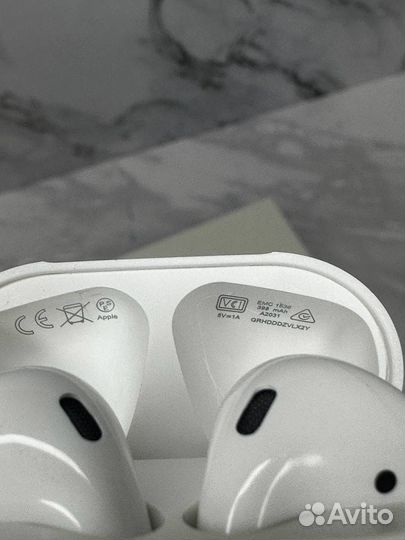 AirPods 2 + Чехол в подарок