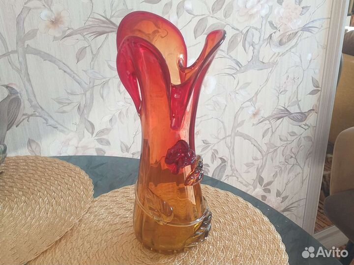 Ваза для цветов хрустальная и из цветного стекла