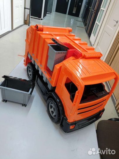 Большой грузовик