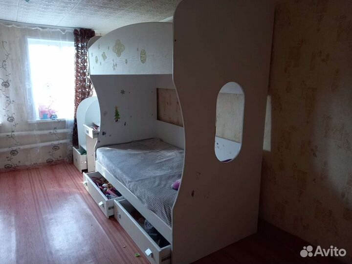 Кровать двухьярусная