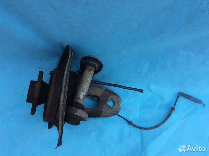 Цапфа задняя правая (кулак) BMW X5 E53 бмв Х5 Е53