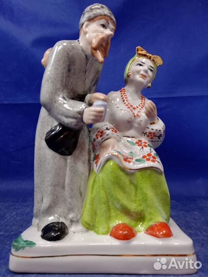 Фарфоровая статуэтка Дьяк и Солоха Киев Модель 197