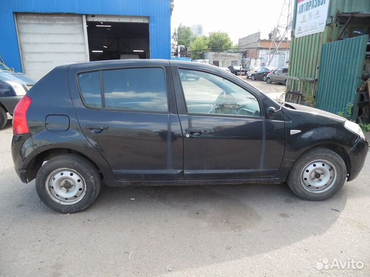 Разбор Рено Сандеро запчасти кузова