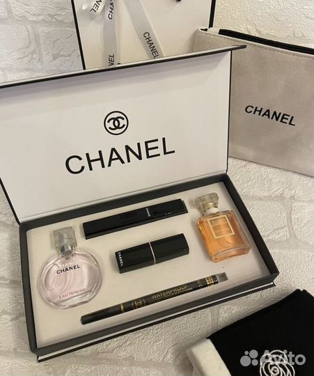 Набор с косметикой Chanel