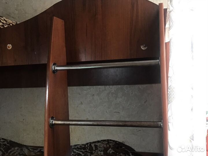 Двухъярусная кровать