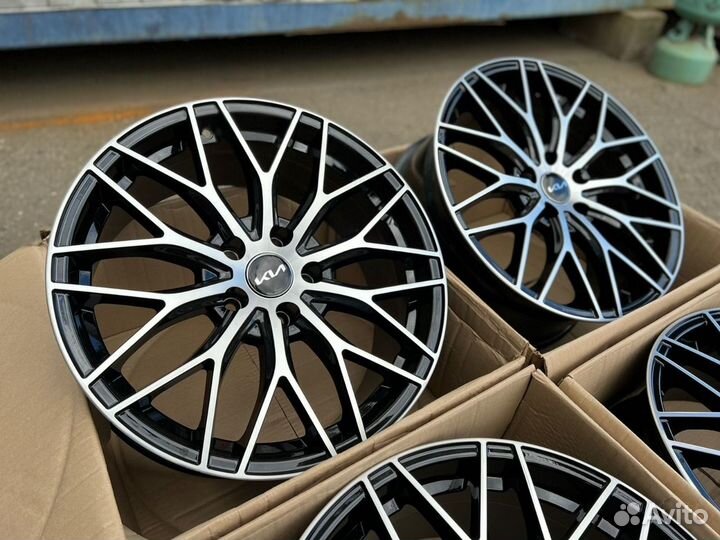 Комплект новых литых дисков R18 на Kia Sportage