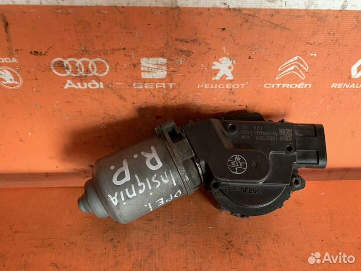 Моторчик стеклоочистителя передний Opel Insignia