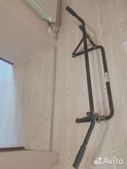 Турник настенный бу