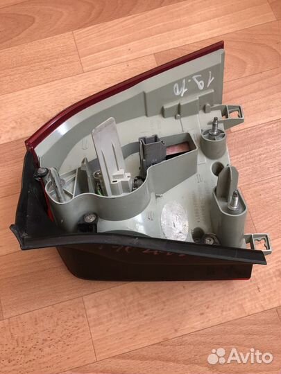 Фонарь левый наружный Volvo XC70 2