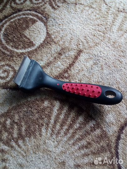 Продам костюм для собаки,миски,чесалки